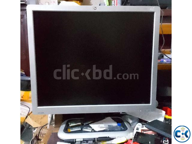 HP 19 LCD Monitor square Good picture quality large image 3