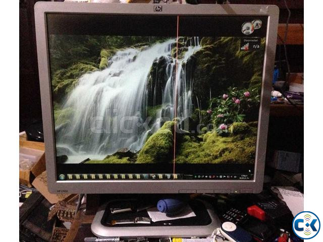 HP 19 LCD Monitor square Good picture quality large image 4