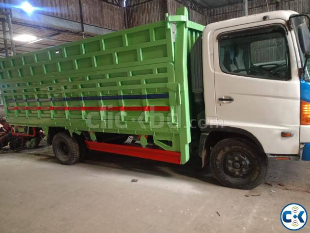 HINO TRUCKS - Hino RANGER 2004 Medium Duty Truck | ClickBD image 2