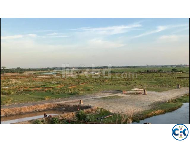 Bashundhara R A Block- P-Ext. 5 Katha Plot | ClickBD image 2