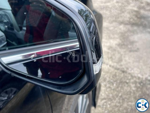 Toyota Voxy 2023 large image 3