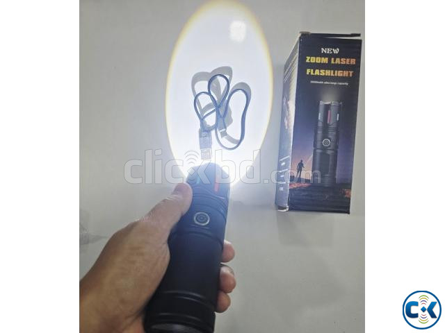 D5 Aluminium Alloy Super Bright Flashlight Zoom Display Red large image 4