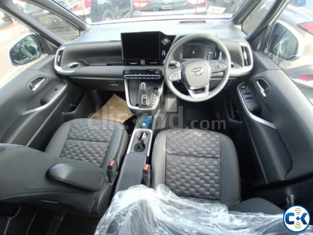 Toyota Voxy 2025 large image 1