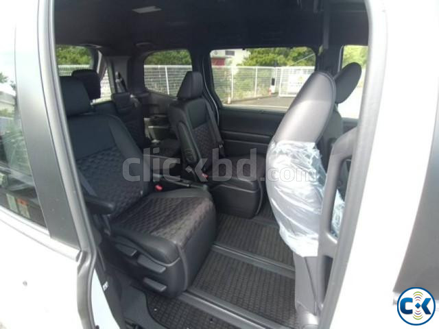 Toyota Voxy 2025 large image 4