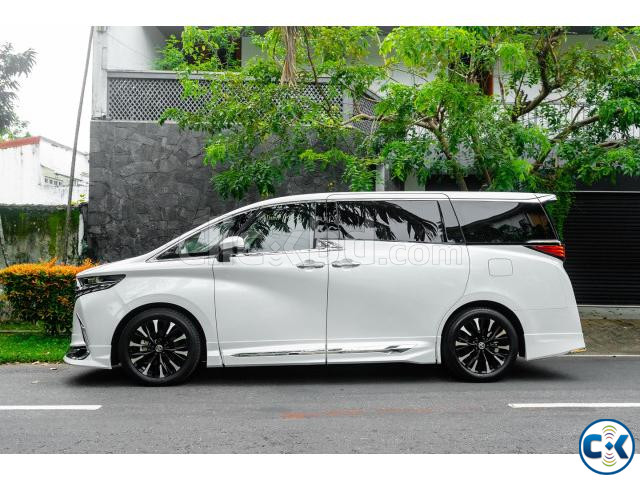 Toyota Alphard 2025 large image 1