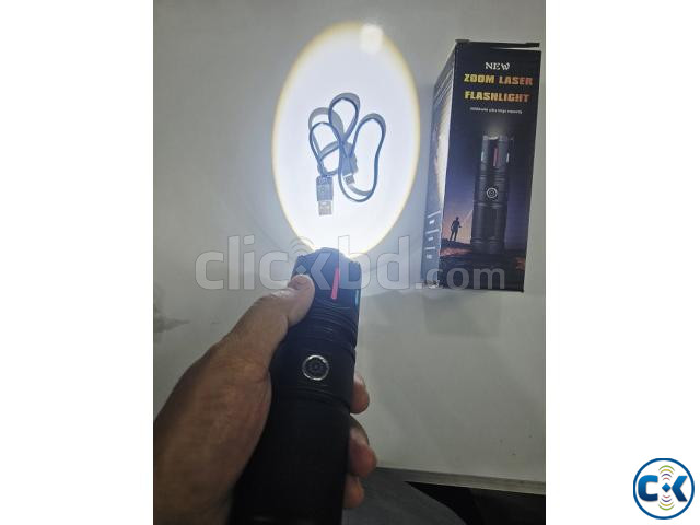 D5 Aluminium Alloy Super Bright Flashlight Zoom Display Red large image 3