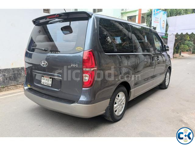 Hyundai H1 New Shape Sunroof Premium Comfort 12 Seater large image 2