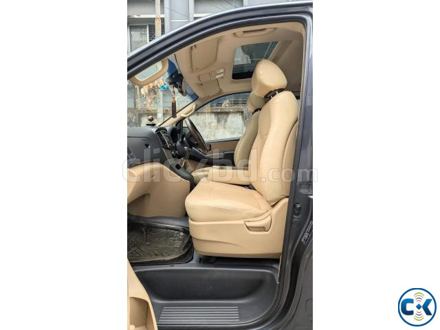 Hyundai H1 New Shape Sunroof Premium Comfort 12 Seater large image 3