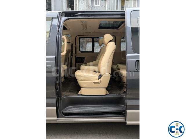 Hyundai H1 New Shape Sunroof Premium Comfort 12 Seater large image 4