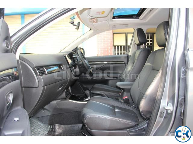 Mitsubishi Outlander New Shape 2023 Premium 4WD Luxury SUV large image 2
