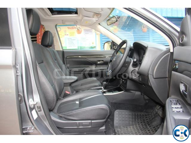 Mitsubishi Outlander New Shape 2023 Premium 4WD Luxury SUV large image 3