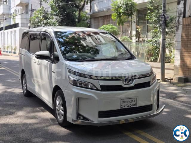 Toyota Voxy 2020 large image 1
