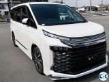 Toyota Voxy 2024