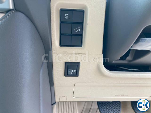 Toyota Land Cruiser Prado 2.7 2023 Pearl 2023 | ClickBD image 4