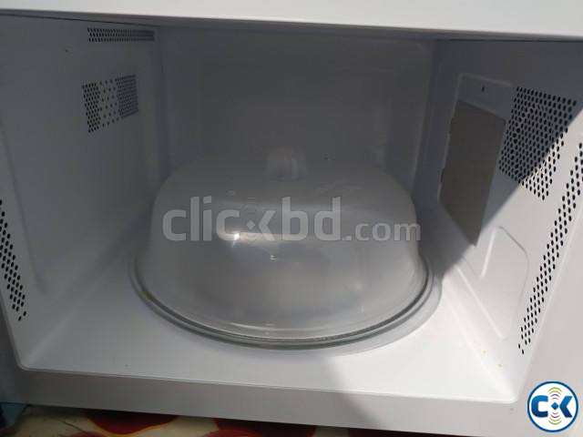 Walton 23L Microwave Oven Model WMWO-M23ARW Almost New | ClickBD image 3