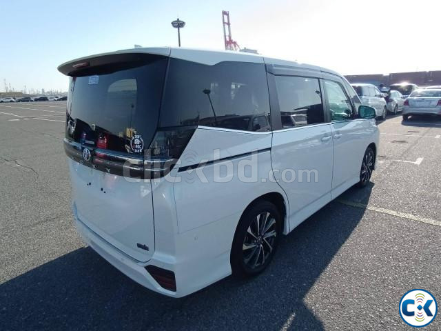 Toyota Voxy 2024 Pearl Premium Highlight Features | ClickBD image 2