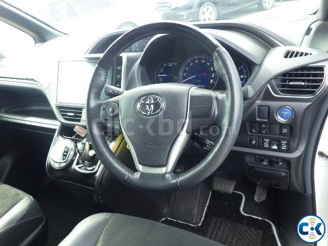 Toyota Esquire 1.8 FWD Hybrid 7 Seater 2021 | ClickBD image 5