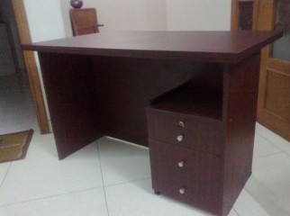Wooden desk with 3 drawers lacquer coloured
