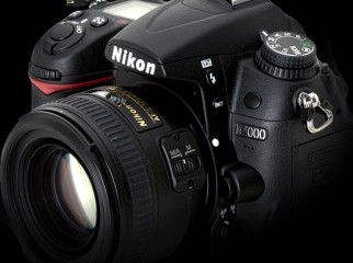 Nikon D7000 with 18-105mm Lens 8GB memory Bag New