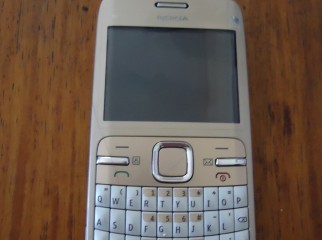 almost new nokia c3 with all warenty almost new nokia c3 with all warenty