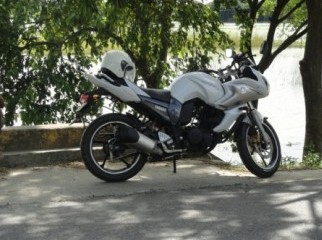Yamaha Fazer White