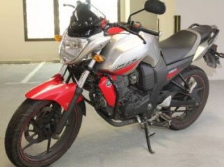 Yamaha Fzs white