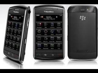 black berry storm 9500 with all accesorries black berry storm 9500 with all accesorries
