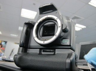 Canon 1000 D Body battery grip
