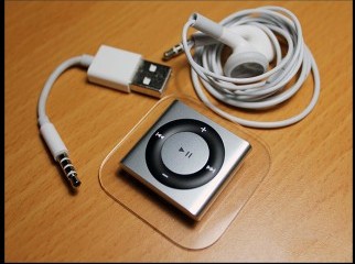 Apple iPod shuffle 2GB 4th Generation 7 days used