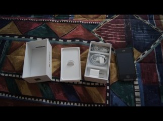 Apple iPhone 4S White and Black- 32GB- AT T Carrier Lock Apple iPhone 4S White and Black- 32GB- AT T Carrier Lock