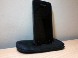 Samsung Galaxy i9003 with Original Apple Ipod Headphone Samsung Galaxy i9003 with Original Apple Ipod Headphone