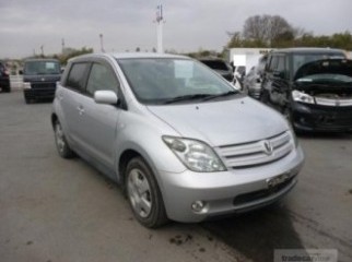 TOYOTA IST 1500cc SILVER TOYOTA IST 1500cc SILVER