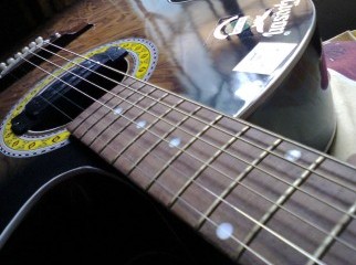 wanna exchage a guitar with an iphone read inside