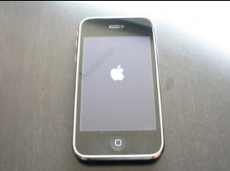 iphone 3gS 32 GB - Like New - No Scratch- With Box iphone 3gS 32 GB - Like New - No Scratch- With Box
