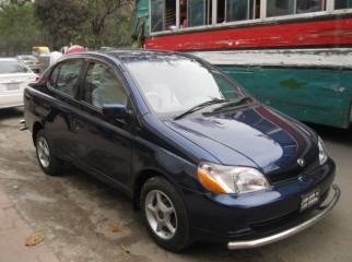 Toyota platz model 2000 Toyota platz model 2000