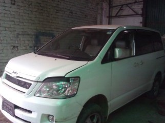 Toyota Noah X Toyota Noah X