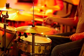 learn drums playing cell-01715483435