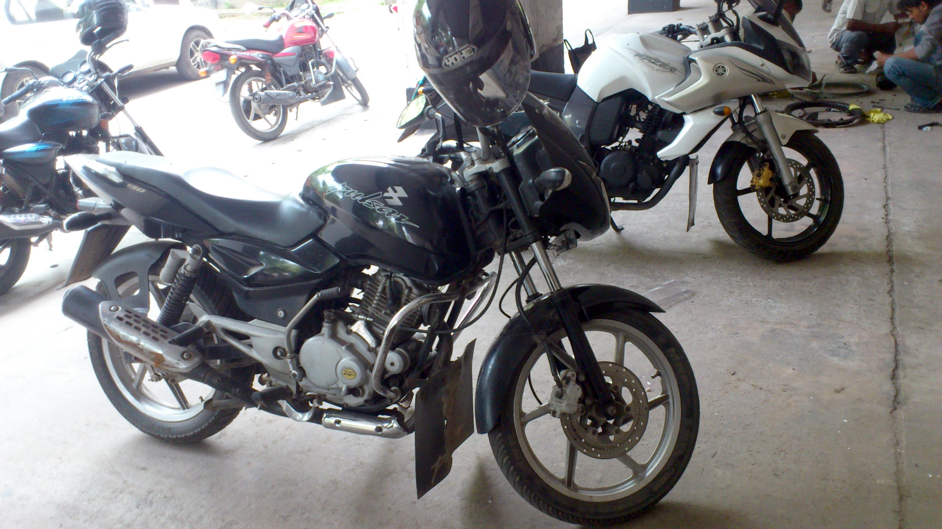 Pulsar 150 White Engine large image 0