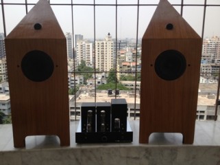 NORH SE9 TUBE AMP WITH NORH PRISM 5.2 FLOORSTANDING SPEAKERS