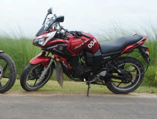 YAMAHA FAZER RED WITHOUT KICK