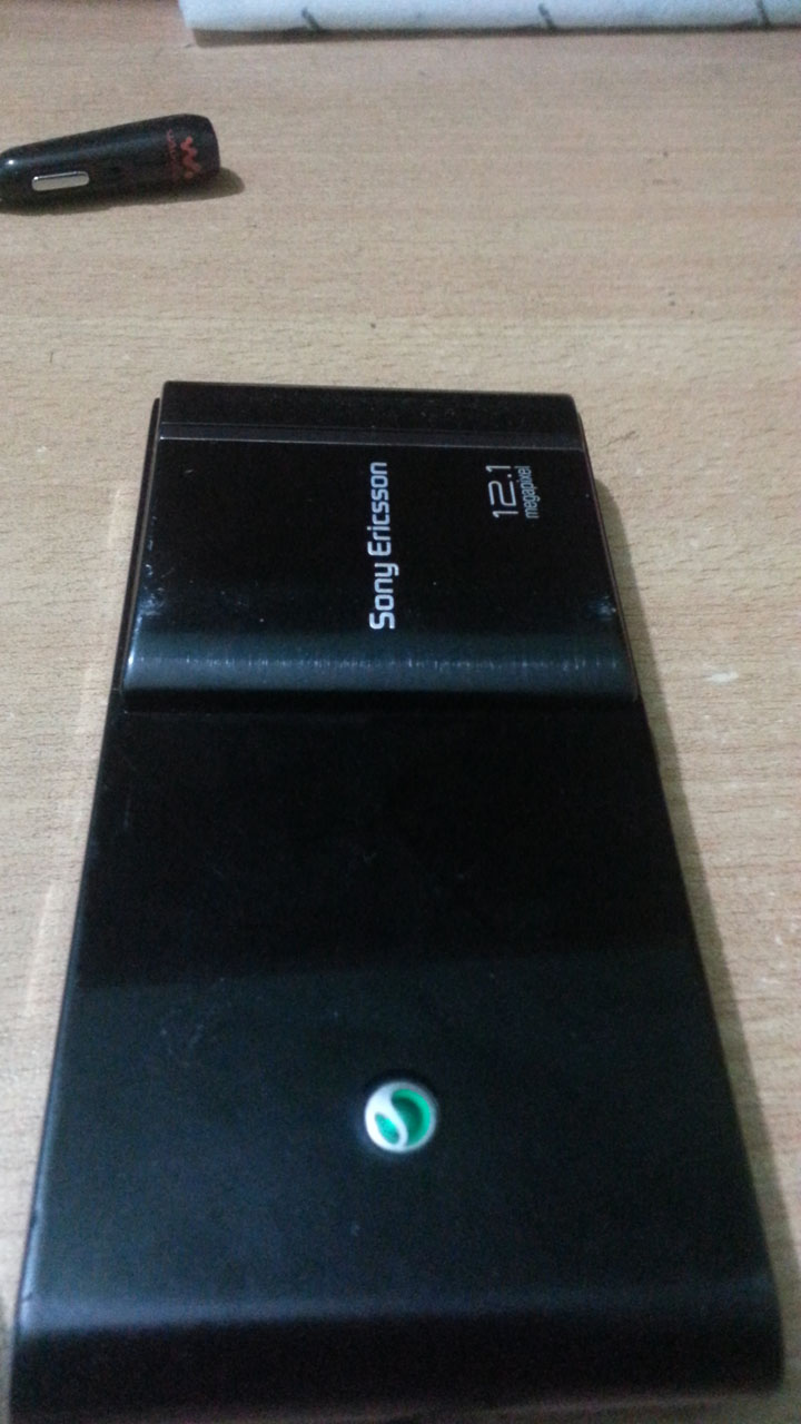 Sony Ericsson Satio 12mp Cybershot large image 0
