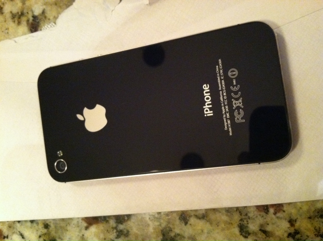 iphone 4 black 32gb factory unlock large image 0