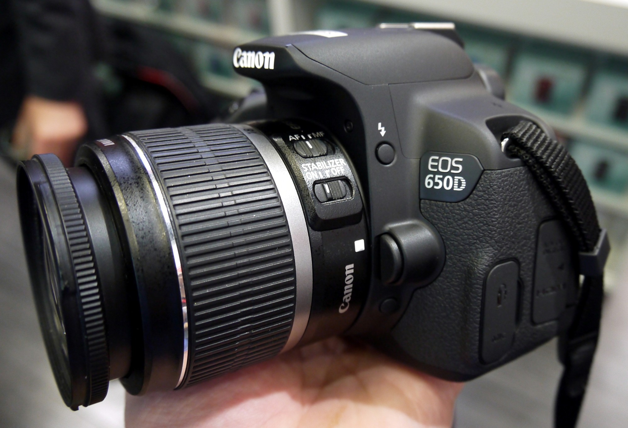 Canon EOS 650D DSLR with 18-55mm IS II Lens Kit large image 0