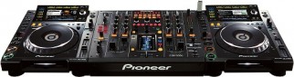 SET OF 2x PIONEER CDJ-2000 PLAYER 1x PIONEER DJM-2000 MIXE