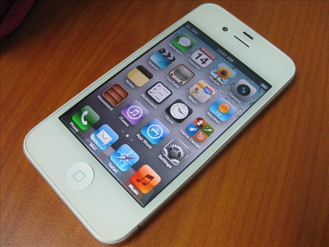 iPhone 4 white 16GB FACTORY UNLOCK large image 0