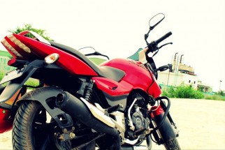 Pulsar 150 red Kamrangaa engine