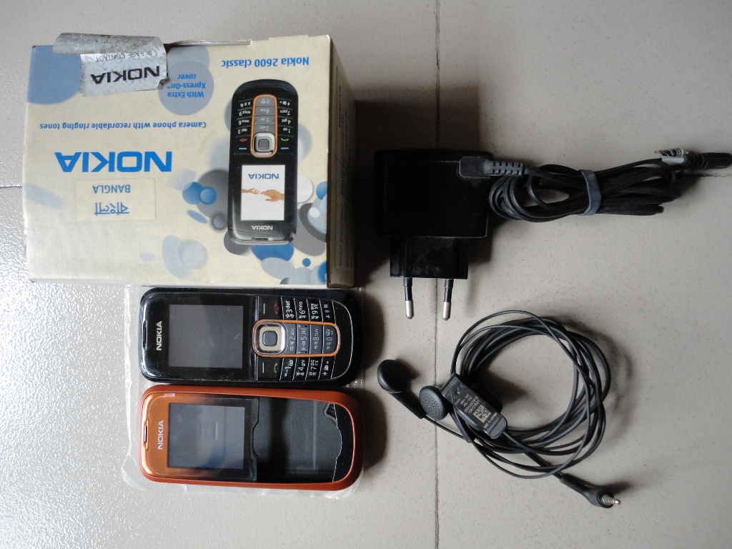Nokia 2600 Classic with Brand New Cover large image 0