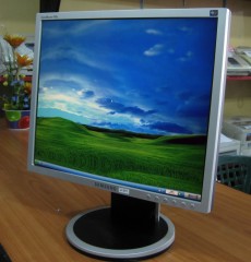 SAMSUNG 17s LCD MONITOR FROM KOREA