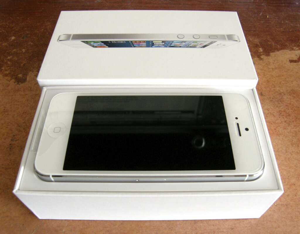 iphone 5 White 32 GB FU full Box large image 0