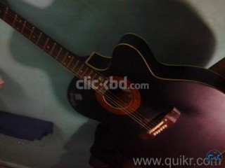 Urgent sell Signature export acoustic guiter